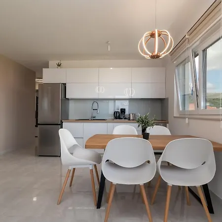 Angelus Apartment *
