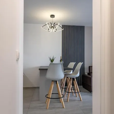 Angelus Apartment