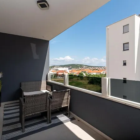 Angelus Apartment *