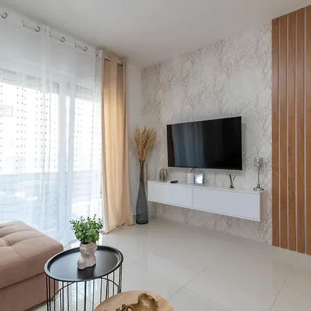Angelus Apartment