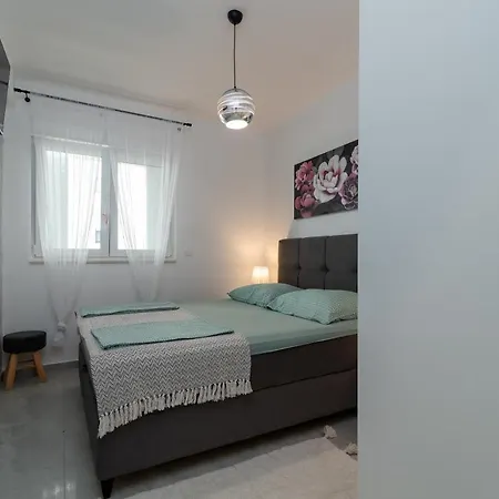 Apartment Angelus Trogir