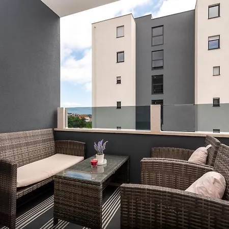 Angelus Apartment