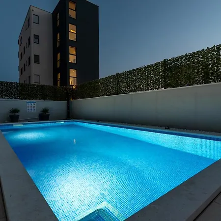 Angelus Apartment *